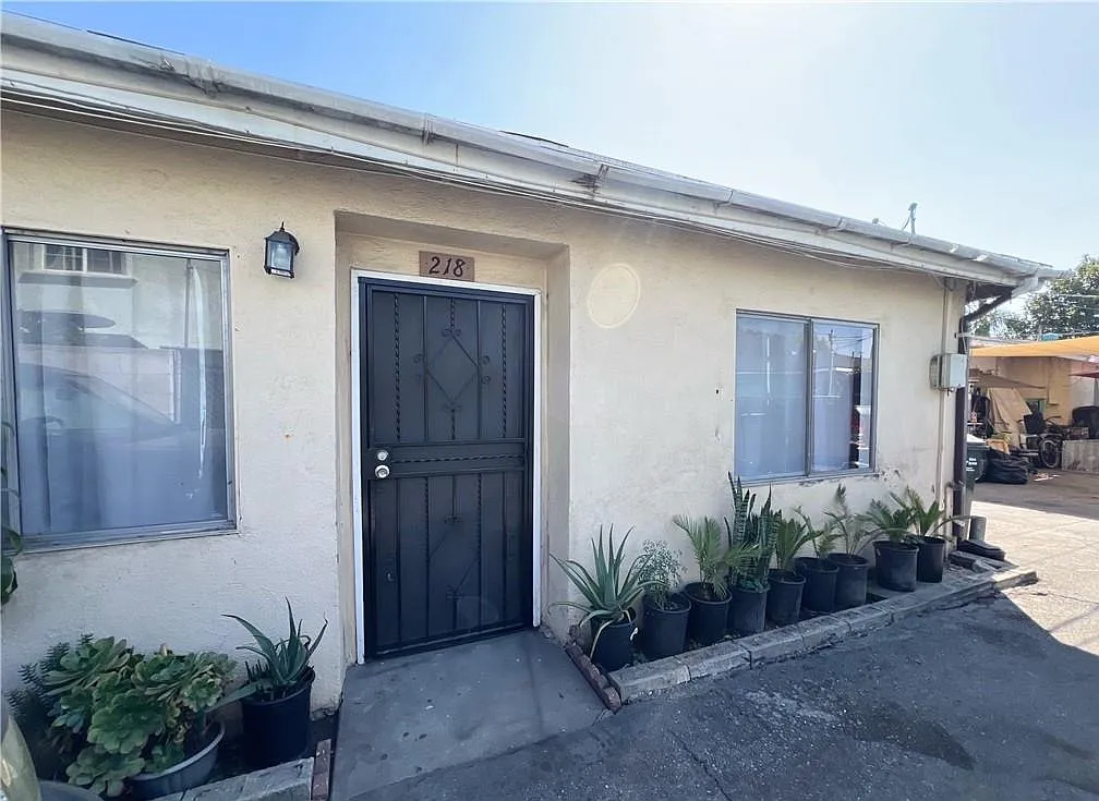 2 bed, 948 sqft, $2,200 — Photo 1