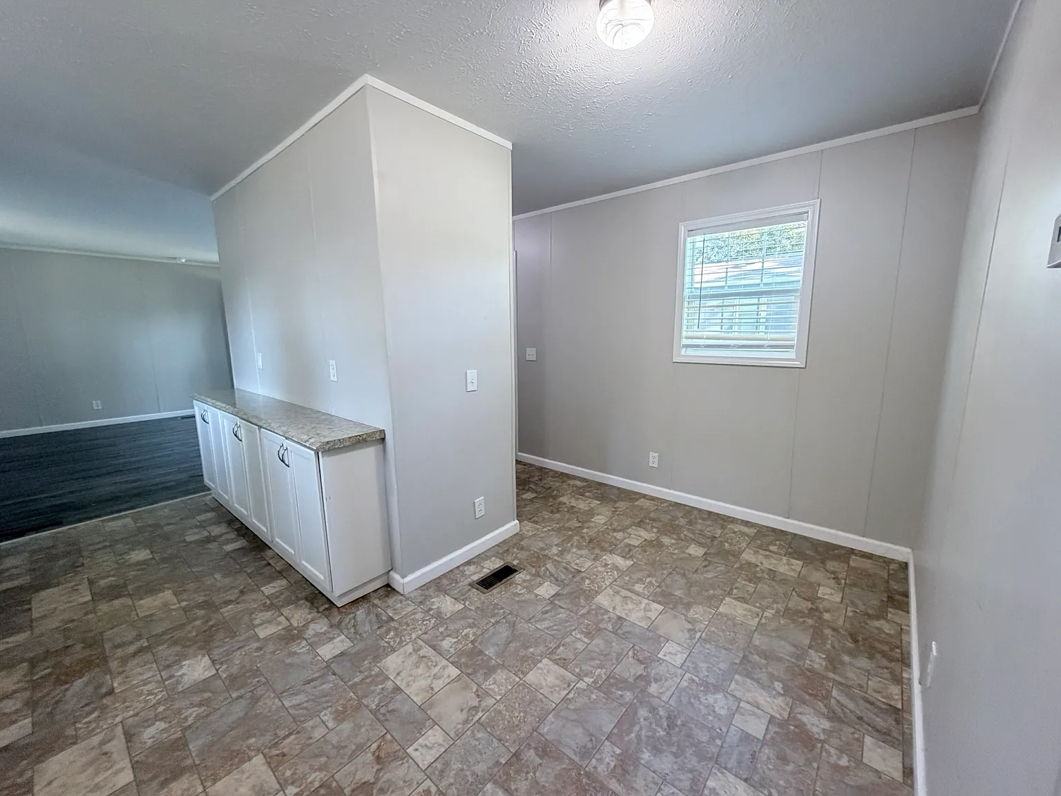3 bed, 1056 sqft, $1,459 — Photo 3