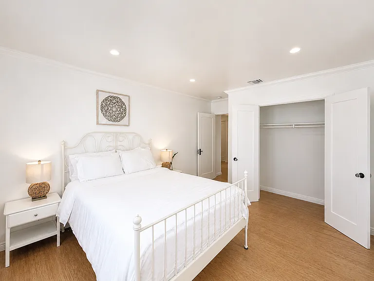 1027 20th St #2J — Photo 14