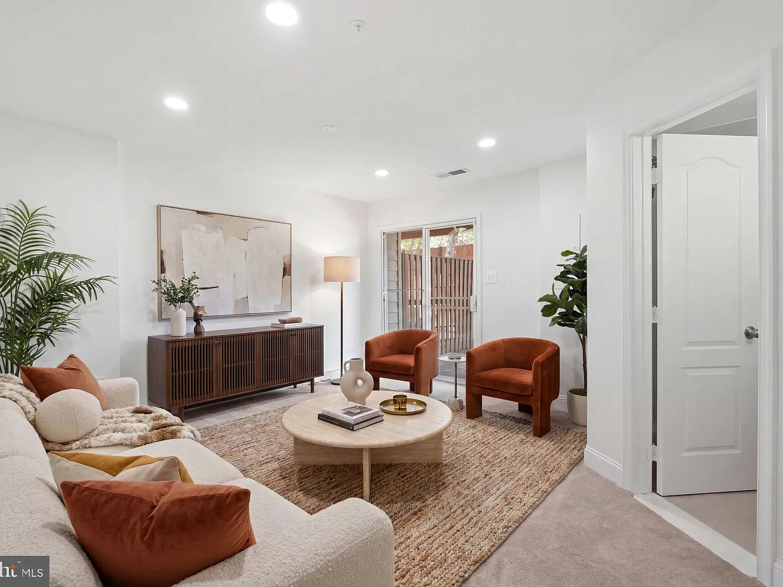 2 bed, 5.0 bath, 1636 sqft, $3,500 — Photo 2