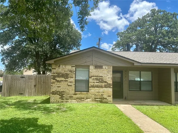 2301 W Creek Ln, College Station, TX 77845