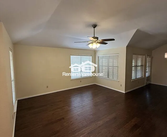 244 Nixon St — Photo 2