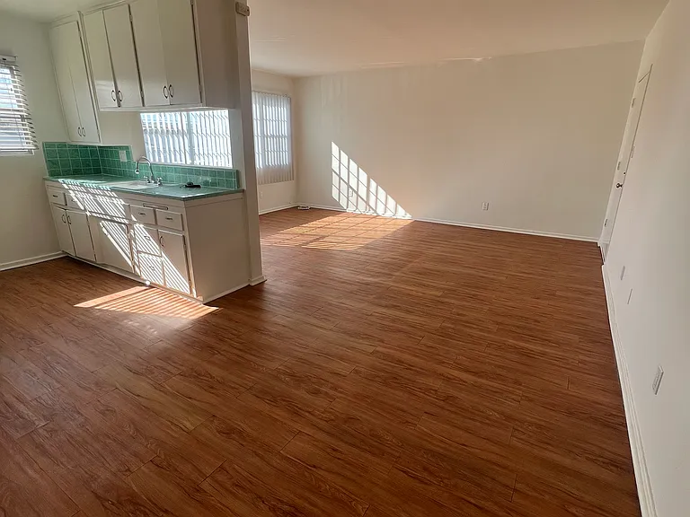 7507 Sepulveda — Photo 18
