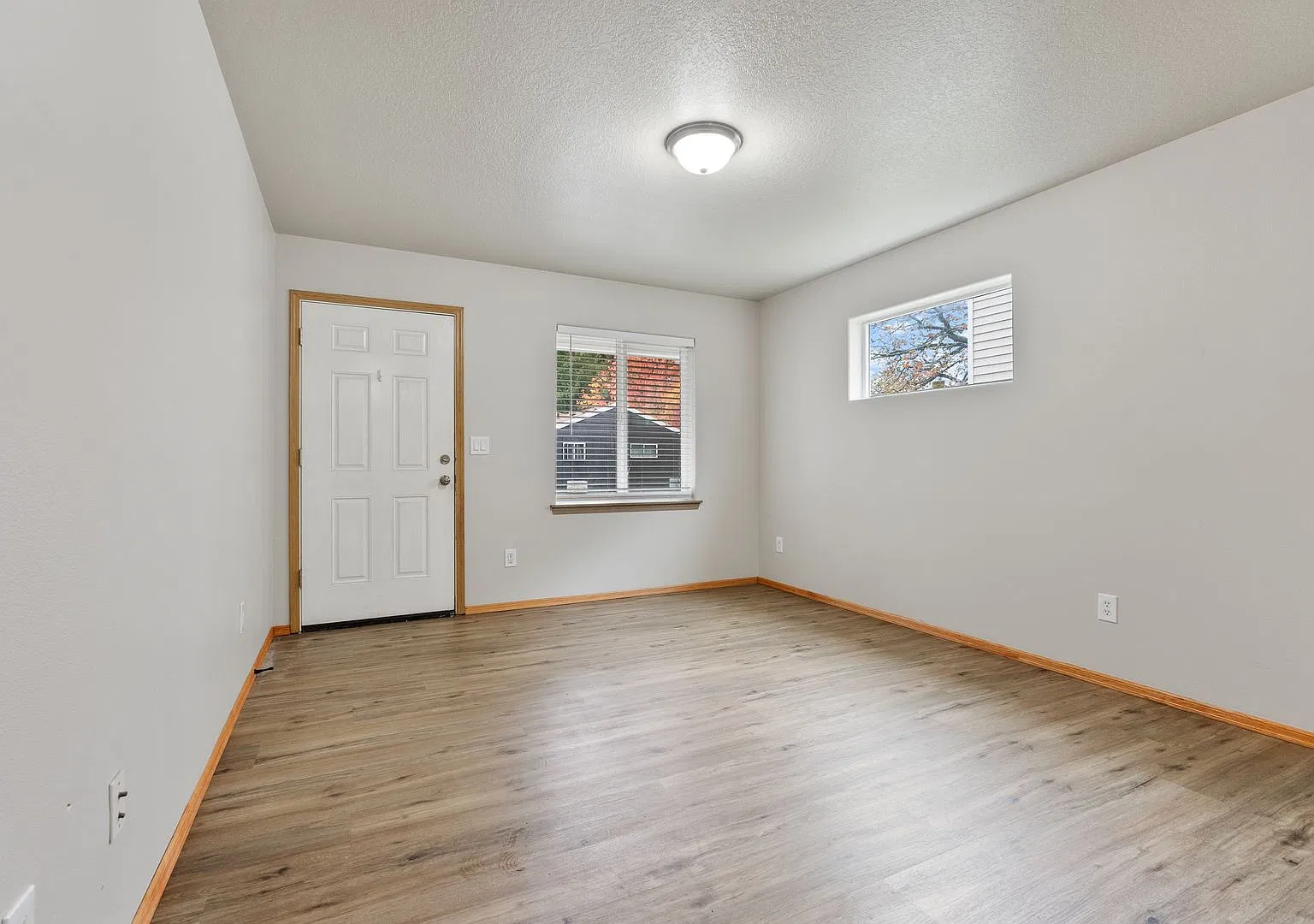 4bed/2.5 Bath home - Available in SE Portland, — Photo 3