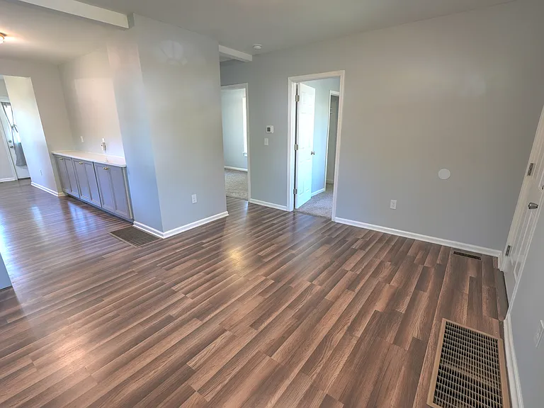 516 N Logan St — Photo 8