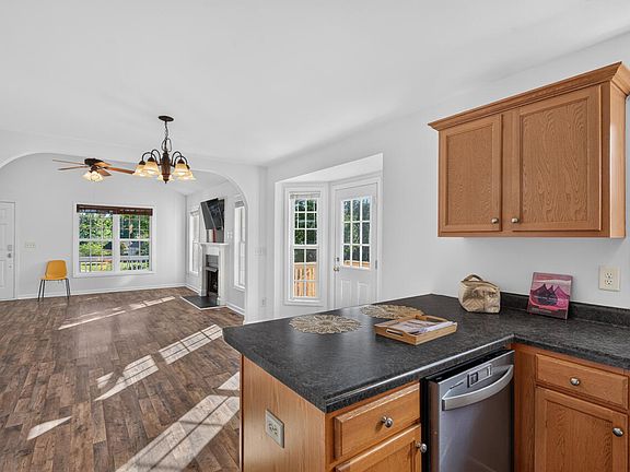 5th image of 303 Gallop Ct
