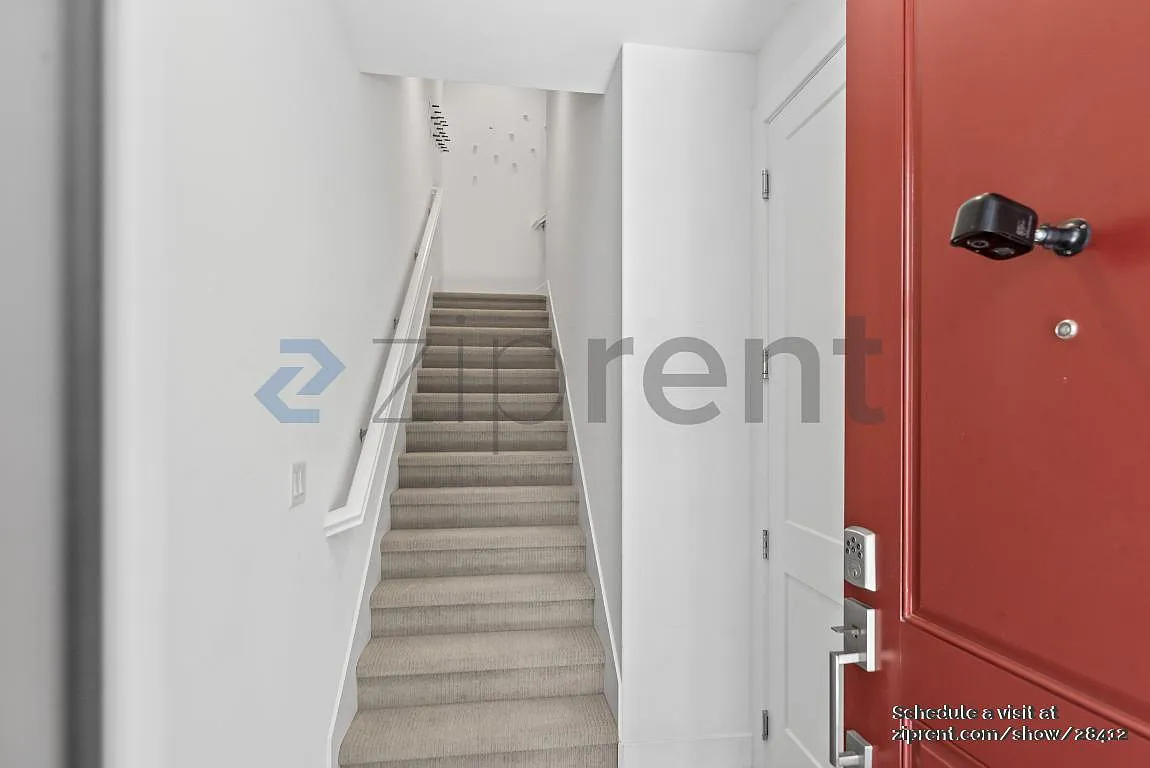 2 bed, 2.5 bath, 1307 sqft, $4,337 — Photo 4
