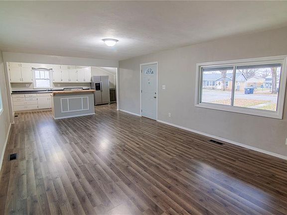 2nd image of 412 Vasbinder Dr