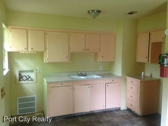 2nd image of 706 W 73rd St