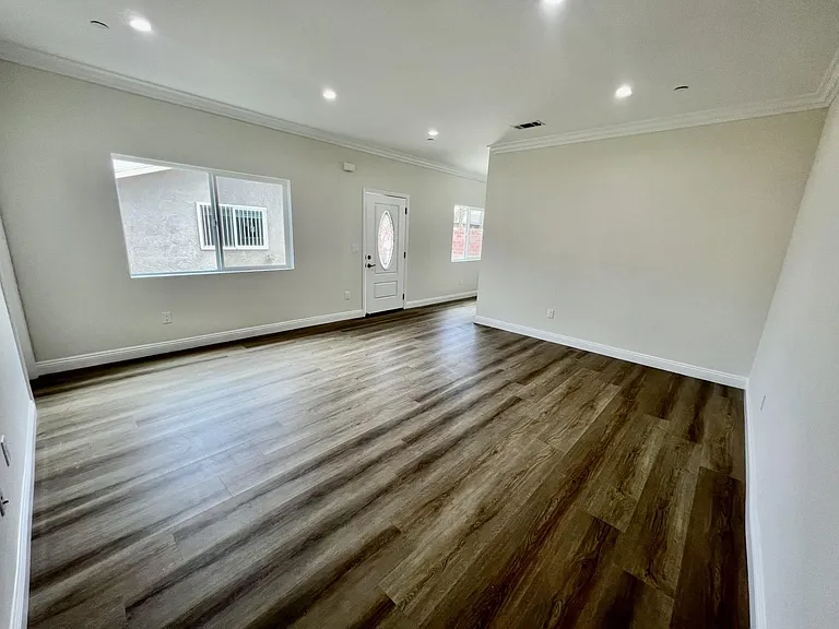 3156 Bartlett Ave — Photo 2