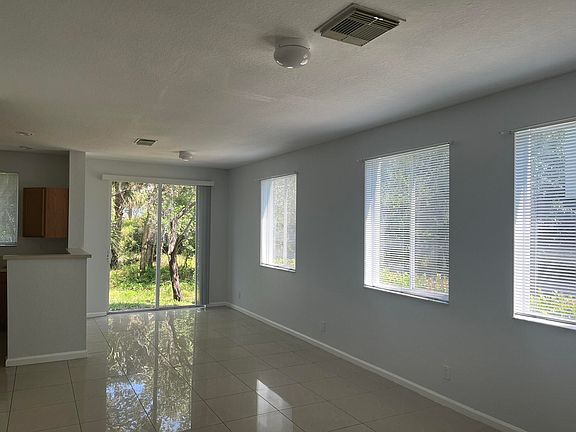 5th image of 3231 Laurel Ridge Cir