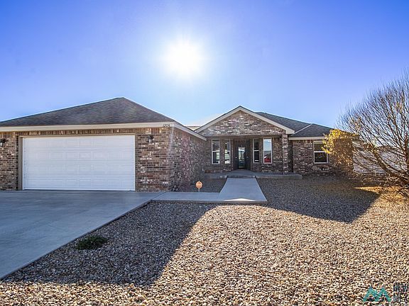3rd image of 1204 Oakwood Cir