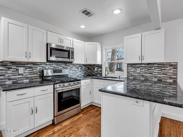 351 Hulse Ave — Photo 7