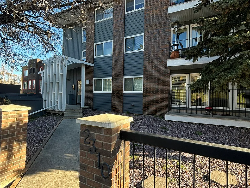 2310 17a St SW #103