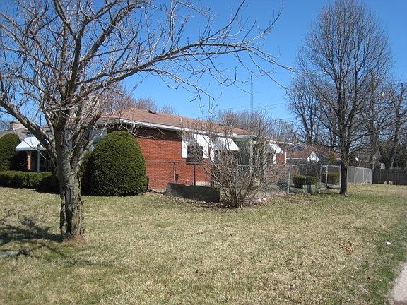 2nd image of 3422 Whitcomb Ave