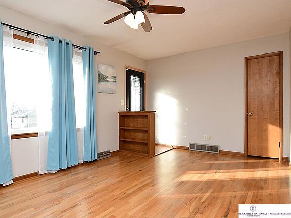 3rd image of 2820 Irene St