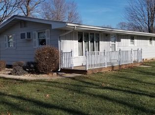 911 Walnut St, Carthage, IL 62321