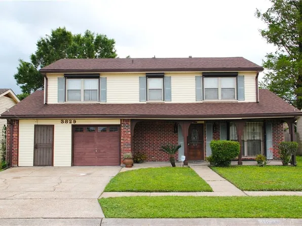 3829 N Deerwood Dr, Harvey, LA 70058