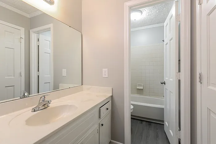 200 E Shefford St — Photo 11