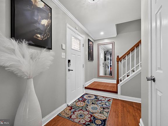 4th image of 100 Rose Ct