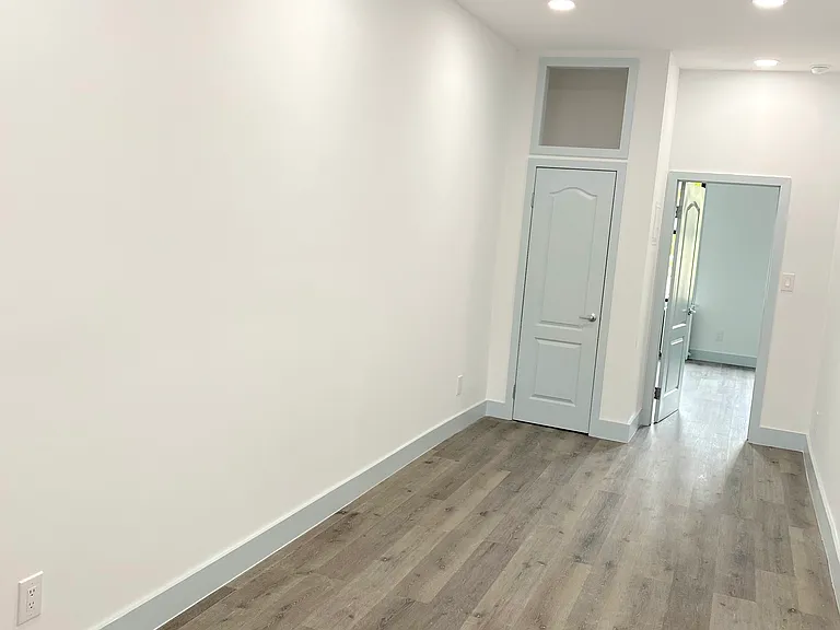 1918 Palmetto St #2R — Photo 4
