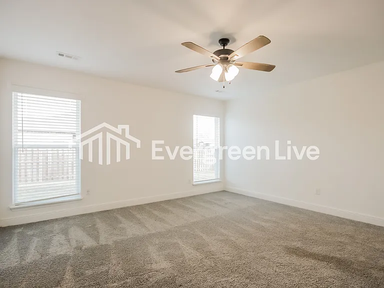 5900 Hoover St — Photo 9