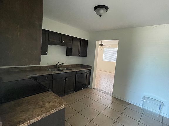 2nd image of 524 S Mulberry