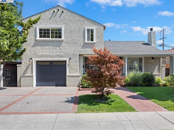 3241 Hoover St, Redwood City, CA 94063