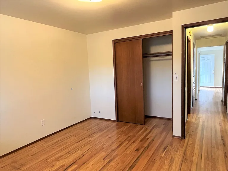 1484 S Columbian Way — Photo 7