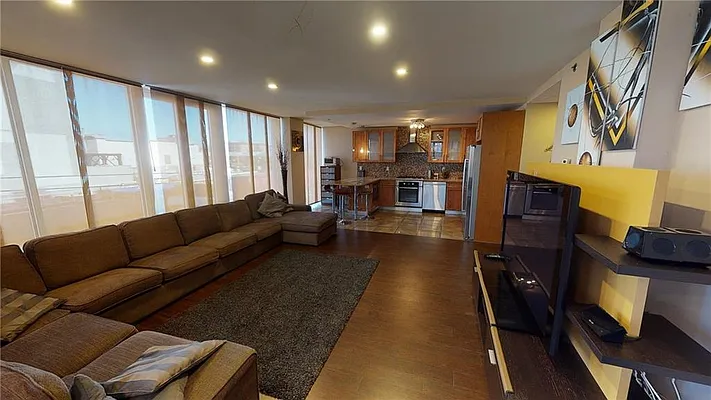 Sold by Remax Edge | media 6