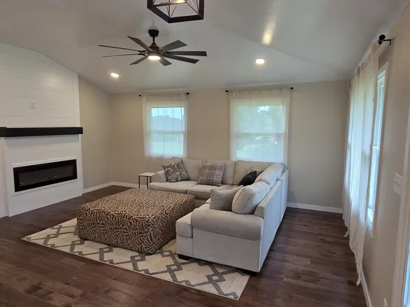 237 S 600 W, Hebron, IN 46341