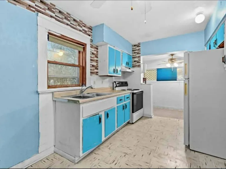 909 Baker St — Photo 16