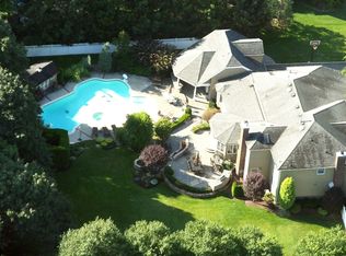 17 Chardonnay Dr, Holmdel, NJ 07733