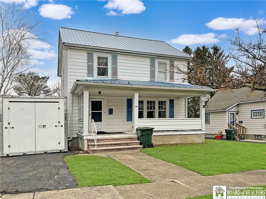 108 Hazeltine Ave photo 1