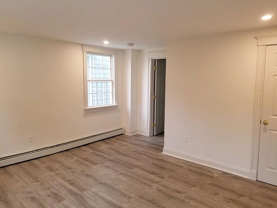 2nd image of 11 Pleasant St APT 4