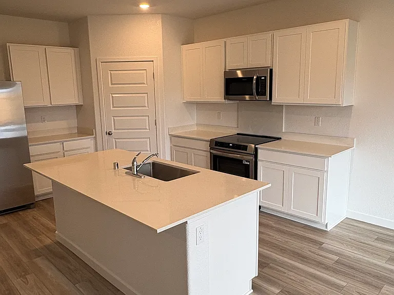 1072 Silverado Way — Photo 2