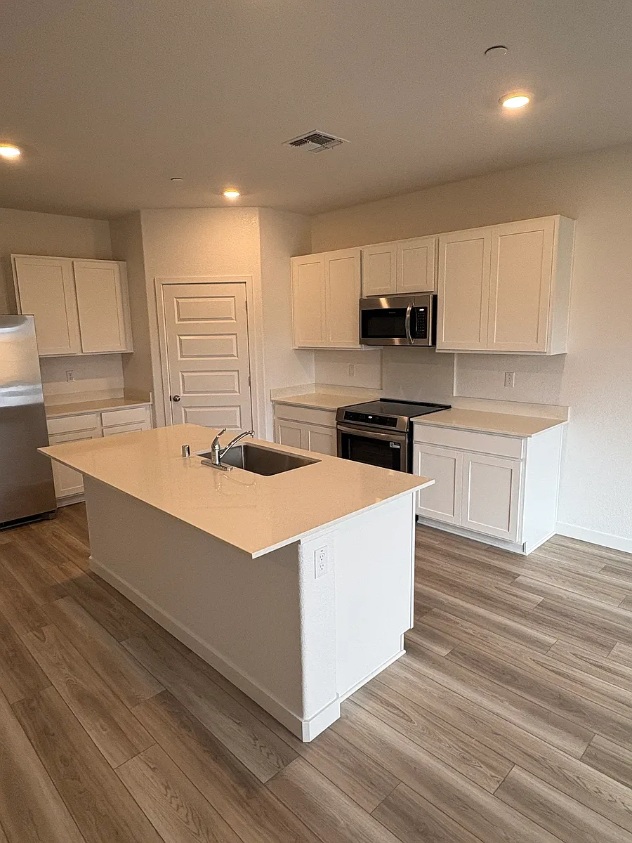 Building Photo - 1072 Silverado Way
