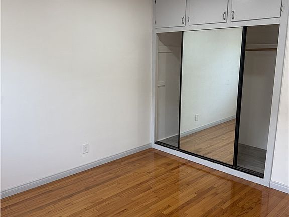 4th image of 190 E 67th St