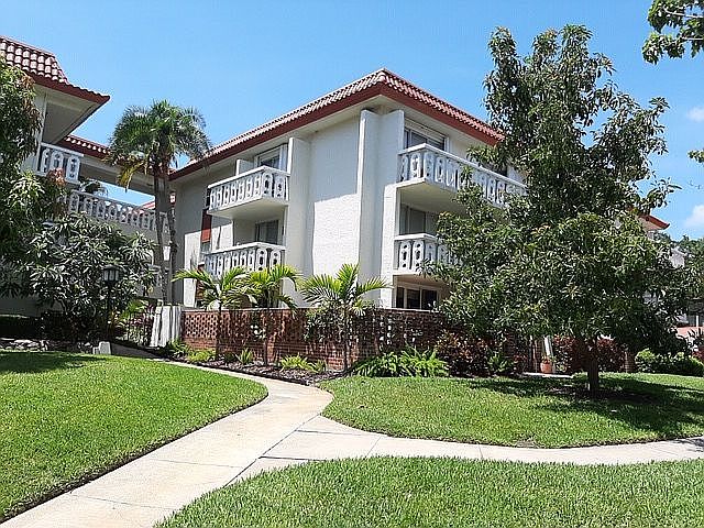 1st image of 1009 Pearce Dr Unit 105