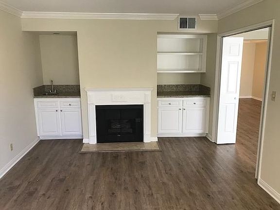 3rd image of 400 Hollywood Way #309