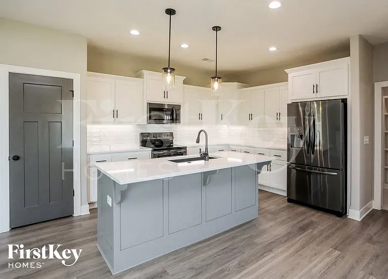 2217 NE Janessa Dr — Photo 4