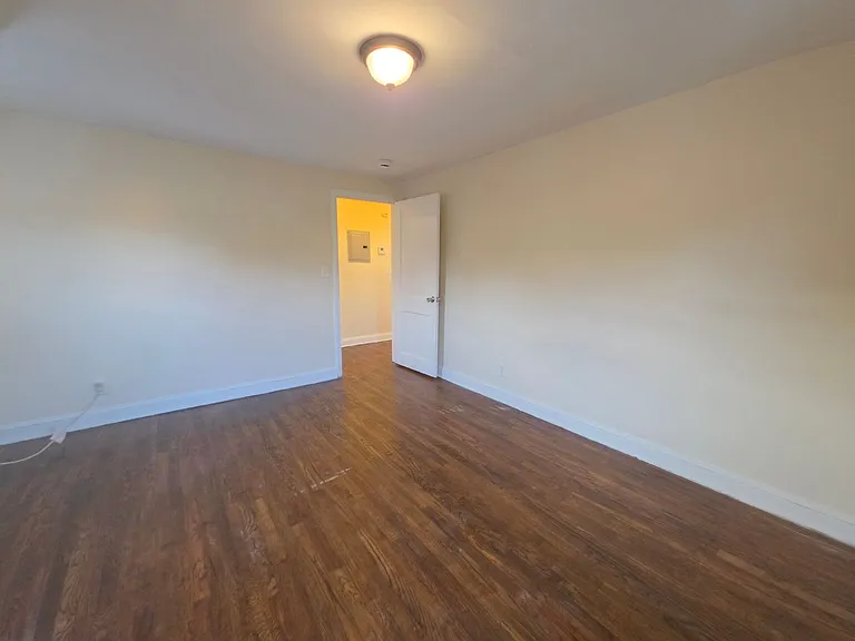 121VictorStfronthouse — Photo 9