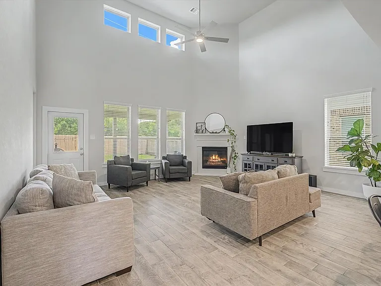 18307 Windy Knoll Way — Photo 2