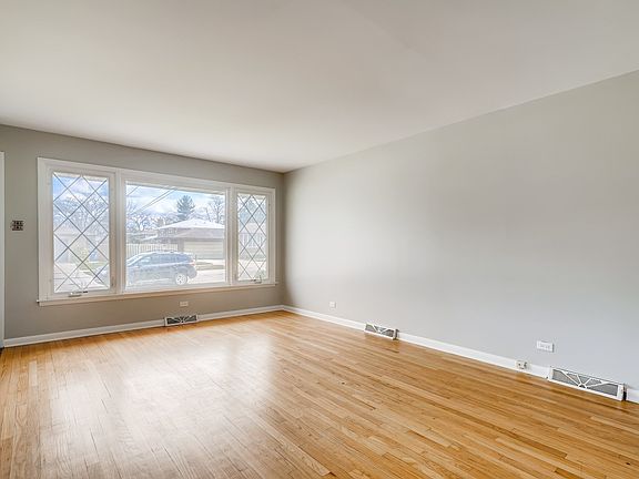 5th image of 17230 Louis Ave