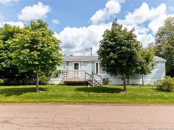 6 Lausanne St, Moncton, NB E1H 2Y4