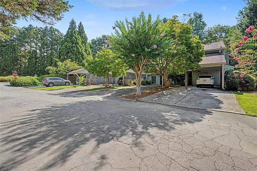 3 bed, 2.5 bath, 1502 sqft, $2,200 — Photo 3