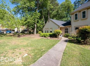 2115 Simsbury Ln, Dunwoody, GA 30338