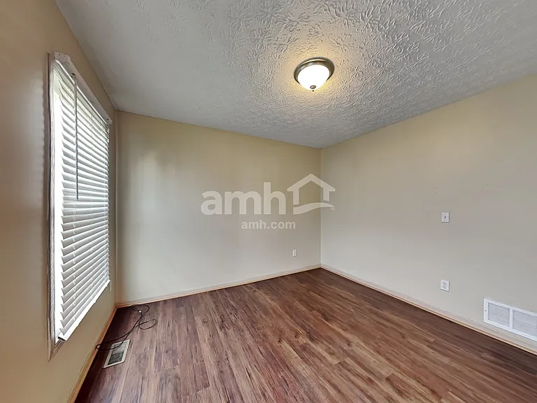 5563 Crenton Dr — Photo 8
