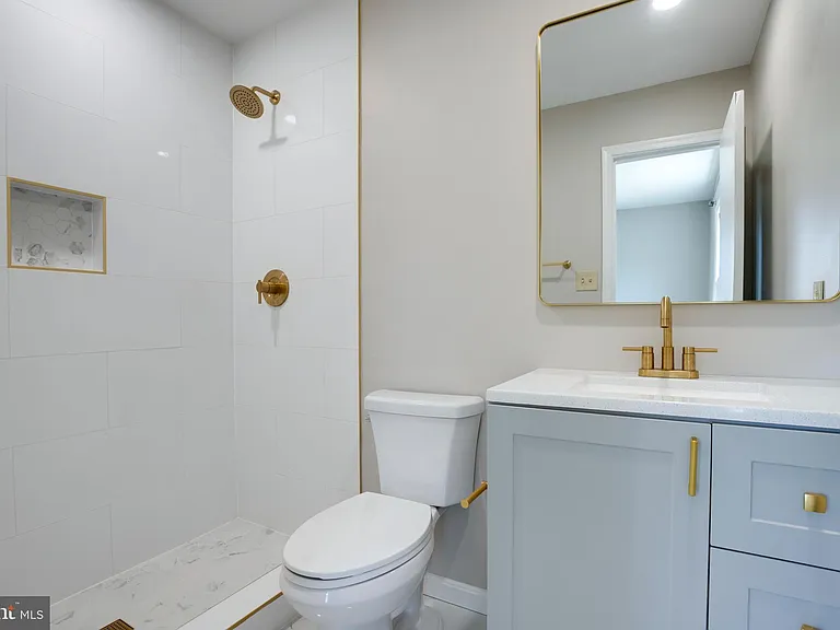 322 Clay St — Photo 30