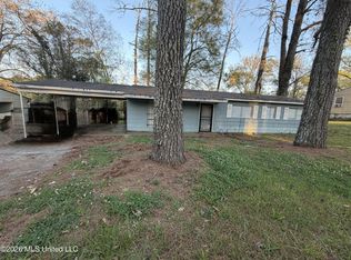 2716 Woodside Dr, Jackson, MS 39204